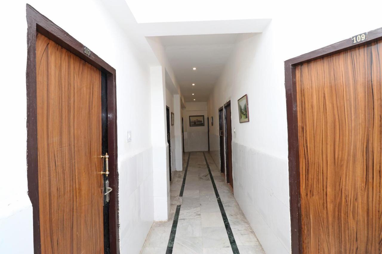 Oyo 8379 Hotel Kamal Лакхнау Экстерьер фото